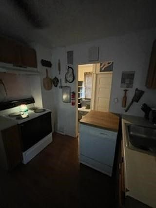 2nd image of 1301 L Ave NE