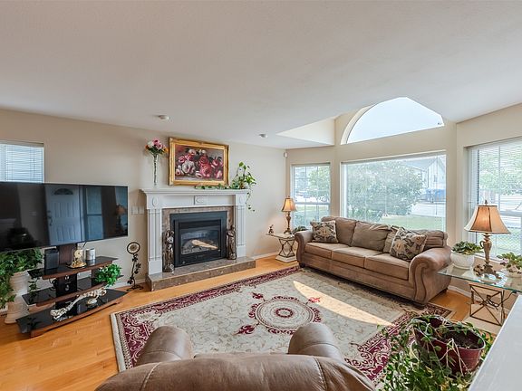 3rd image of 155 Wyles Cres
