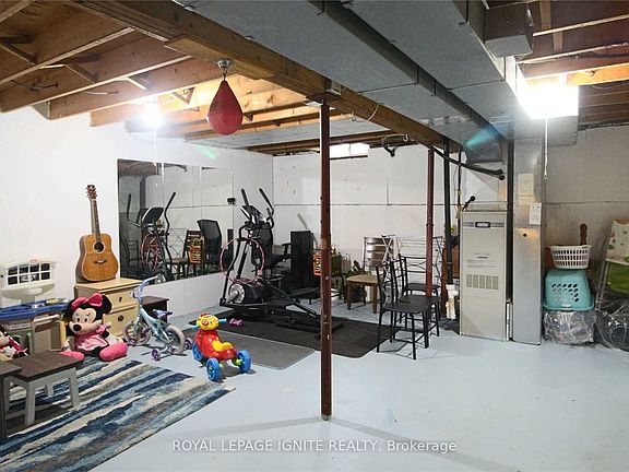 4th image of 31 Parker Cres #17
