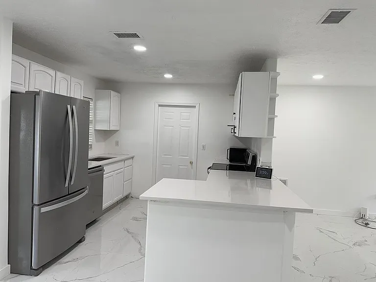 355 Johnston St — Photo 7