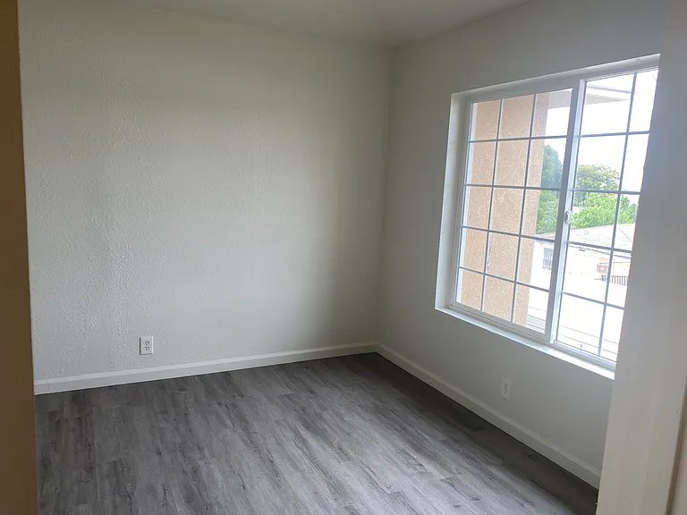 12 Highway Ave — Photo 32
