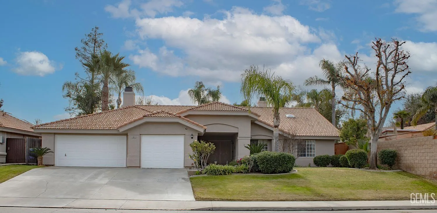 13813 Toluca Dr photo 1