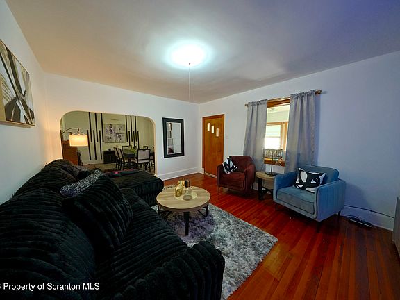 2nd image of 827 Main St