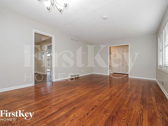 4th image of 8906 W 93rd St