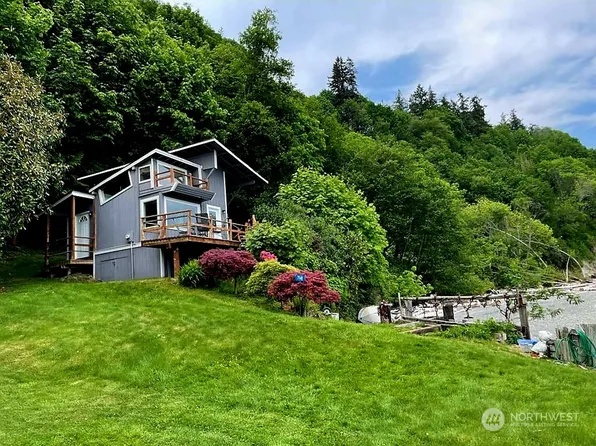 7948 Possession Beach Walk, Clinton, WA 98236