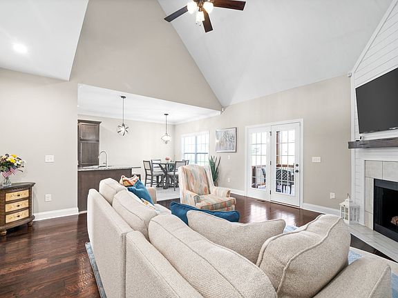5th image of 2333 Colston Dr