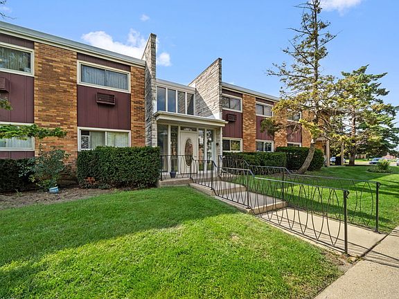 2nd image of 212 Collen Dr APT 121
