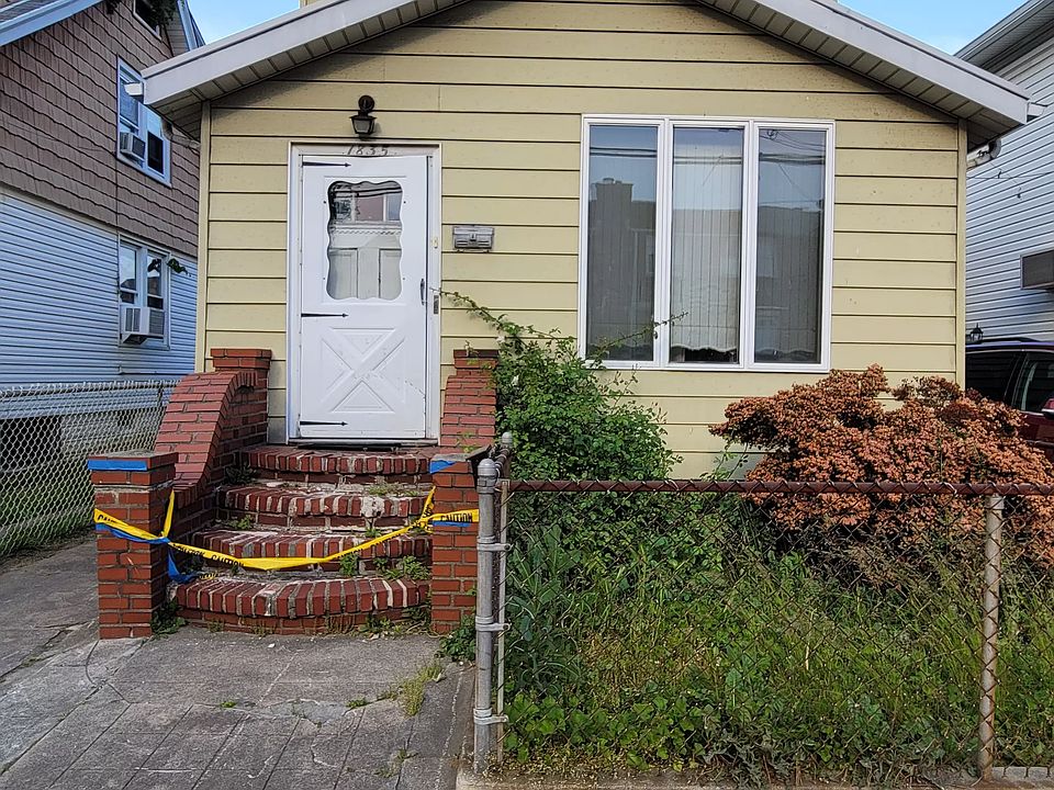 1st image of 1835 E 51st St