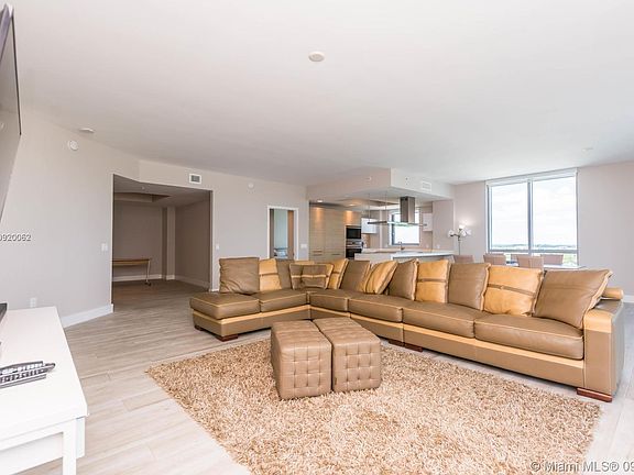3rd image of 17111 Biscayne Blvd Unit 1401