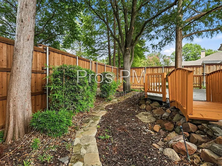 2921 Meadow Glen Dr — Photo 38