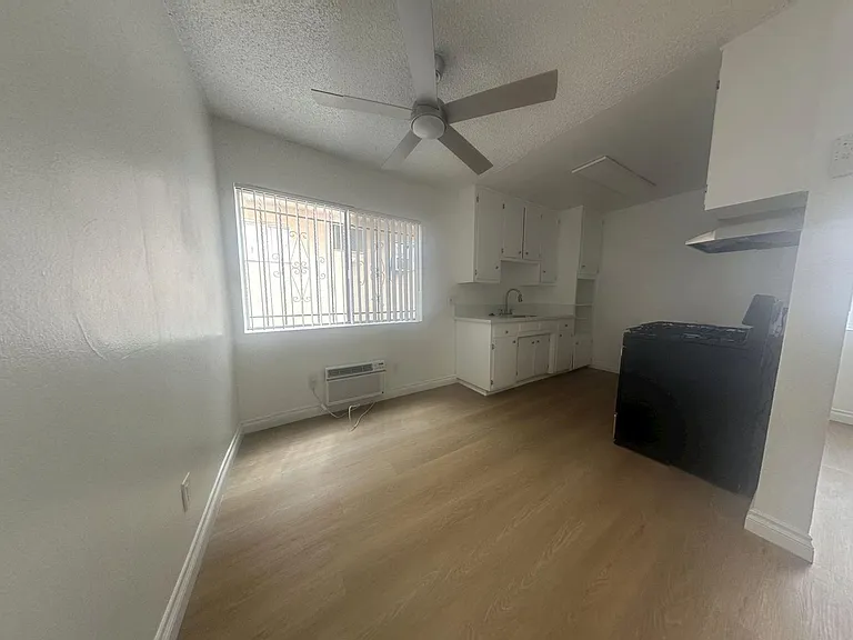 L&S Apartments...Private Swimming Pool...CALL NOW! — Photo 5