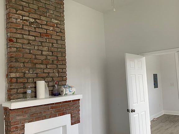 4th image of 3320-22 Delachaise St