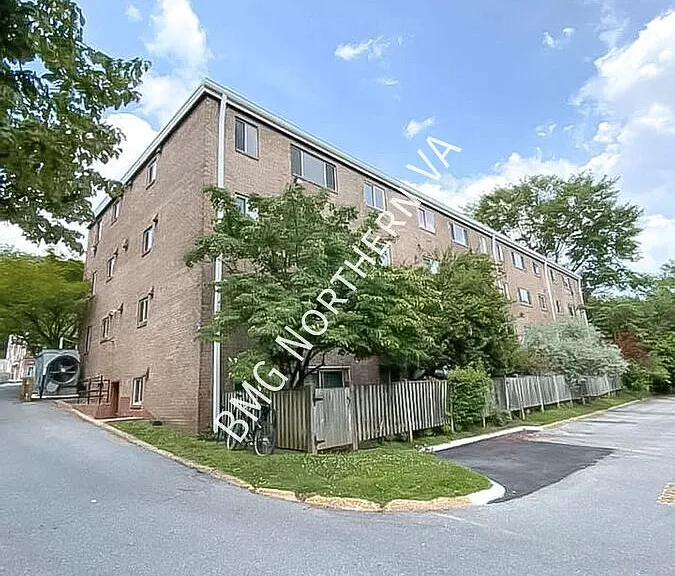 4570 Macarthur Blvd NW #202 — Photo 2
