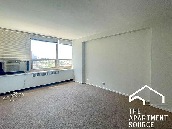2nd image of 3950 N Lake Shore Dr APT 1325