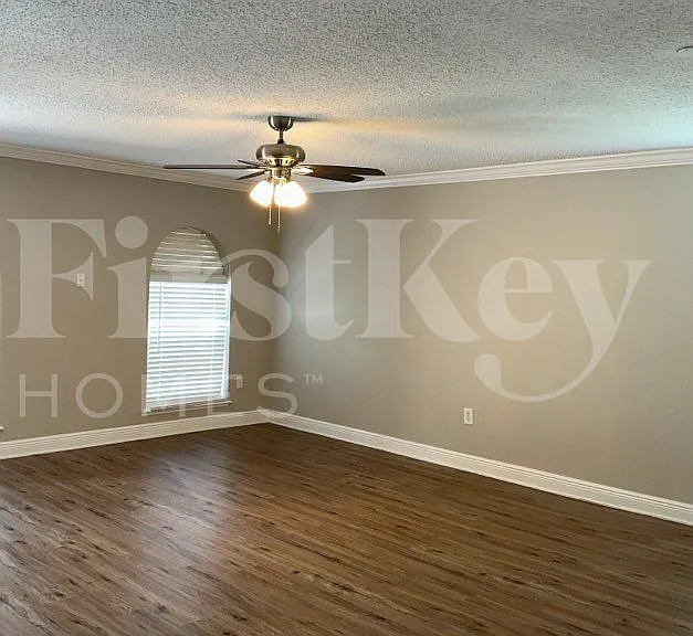 2458 Arslan St — Photo 3