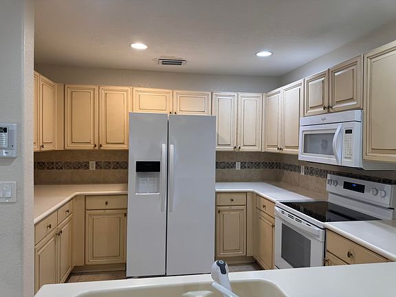 4th image of 3472 Commodore Ct