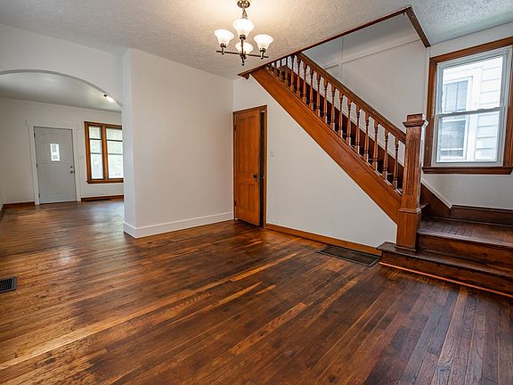 3rd image of 608 E Main St
