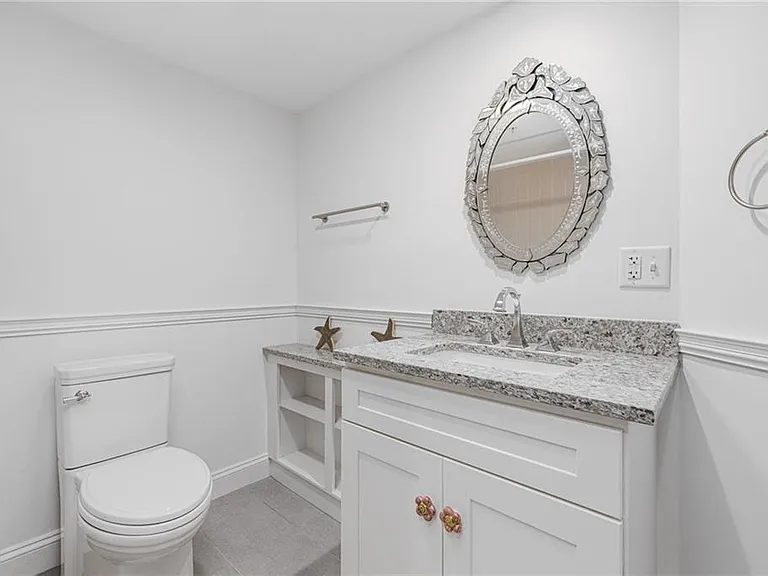 53 Conanicus Ave #3A — Photo 32