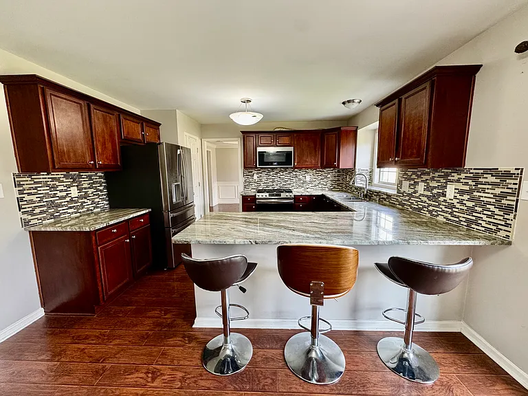 10916 Collington Dr — Photo 13