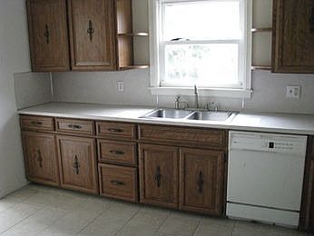 4th image of 790 Bungalow St SW