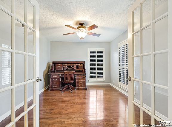 4th image of 614 Many Oaks St