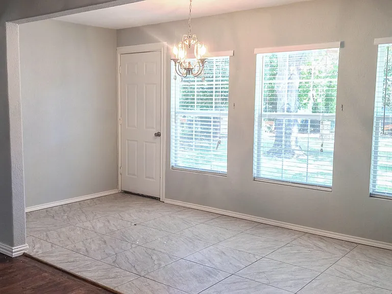 2606 Pine Ave — Photo 4
