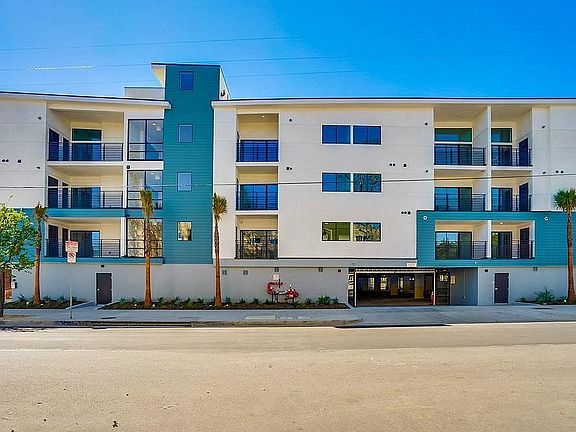 5th image of 7223 Tyrone Ave #402