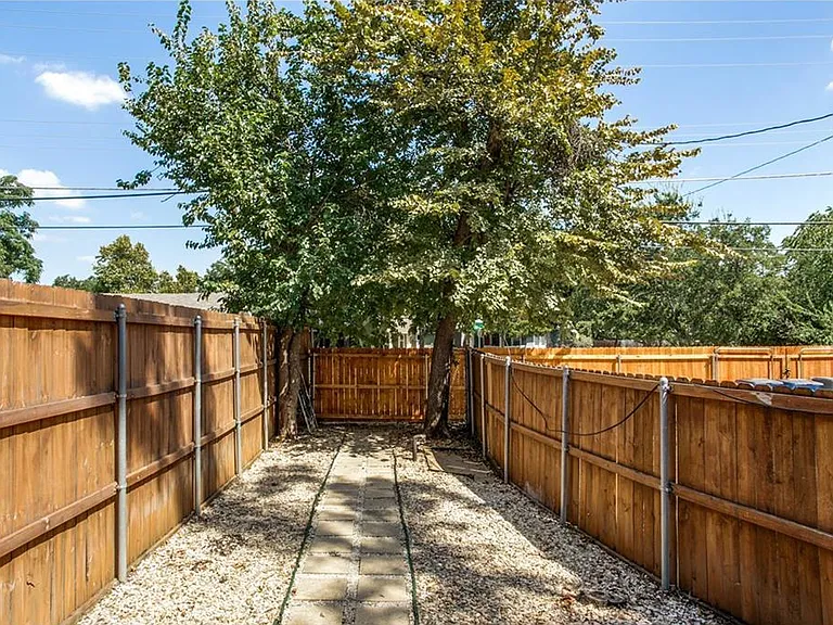 1227 Kings Hwy #B — Photo 10