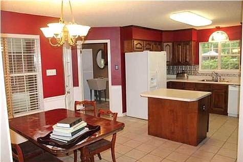 2nd image of 558 Vaughn Ct