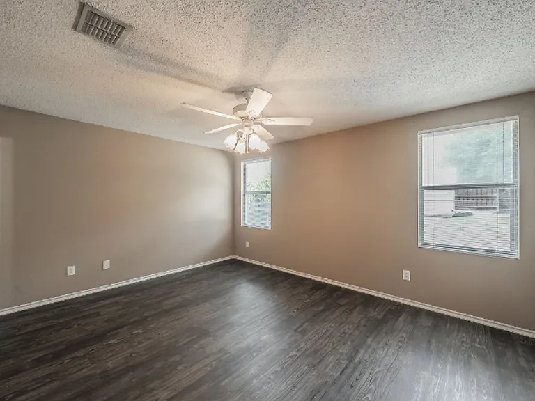 3327 Clydesdale Dr — Photo 23