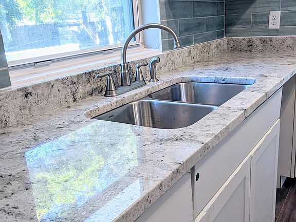 5th image of 5603 Coppedge Ave