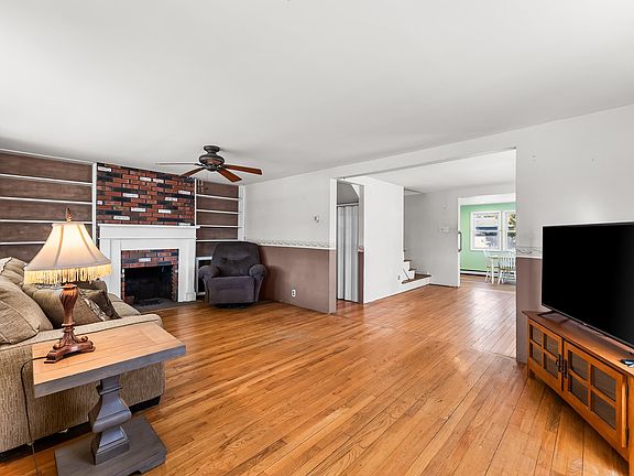 5th image of 23 W Greenwood Ave