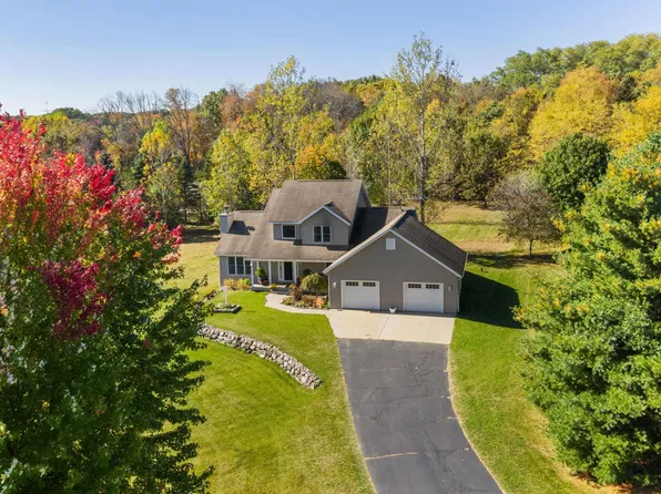 S3625 Pine Knoll Ct, Baraboo, WI 53913