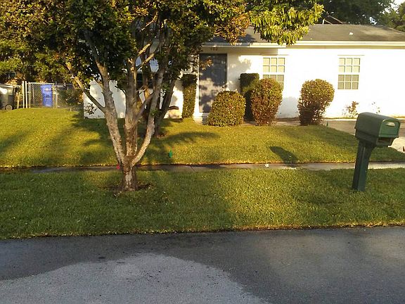 2nd image of 402 SW 77th Ave