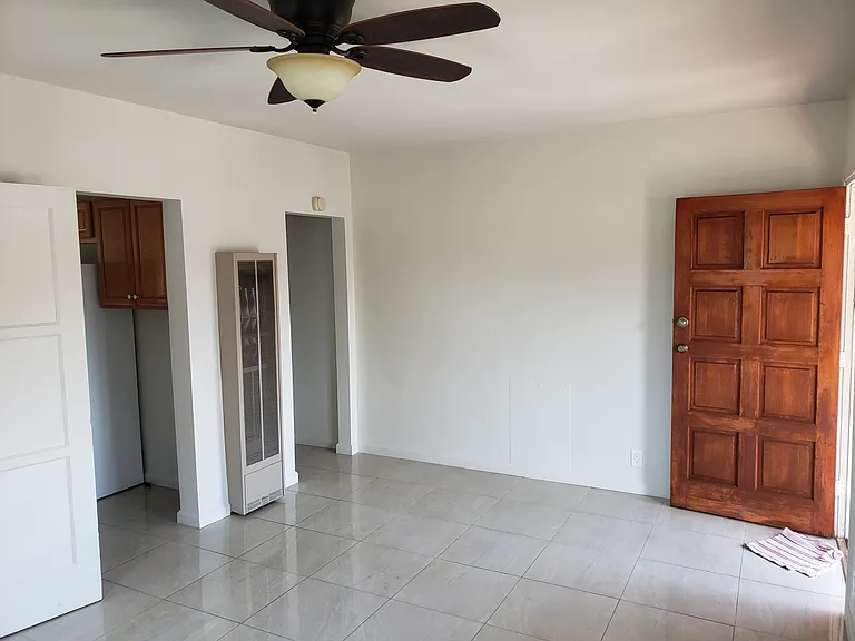 817 N Wilton Pl #817 — Photo 2