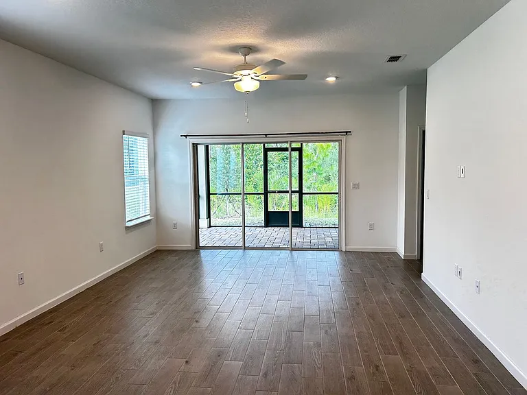 23 Lake Sinclair St — Photo 11