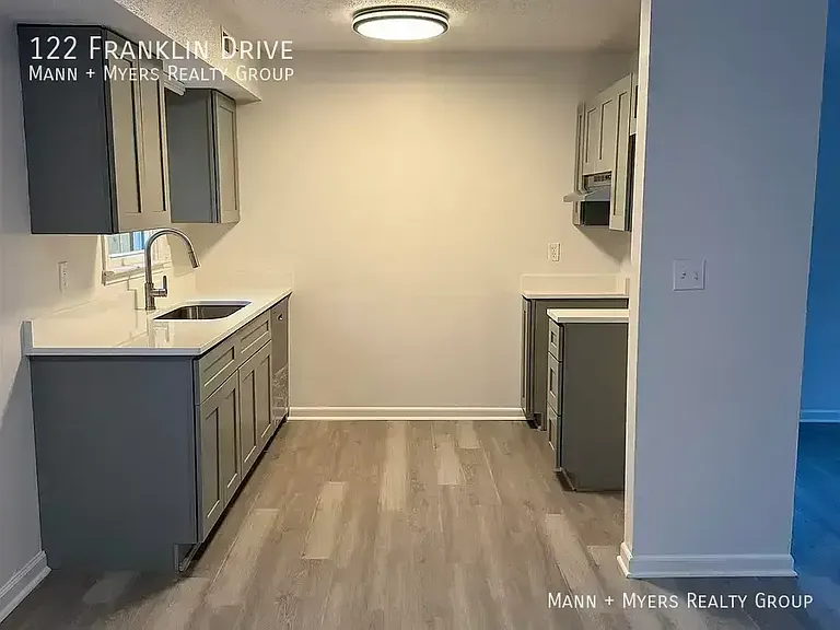 122 Franklin Dr — Photo 3