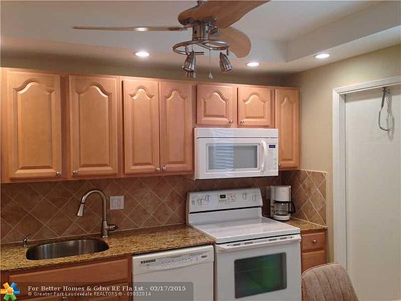 5th image of 3051 S Palm Aire Dr APT 202