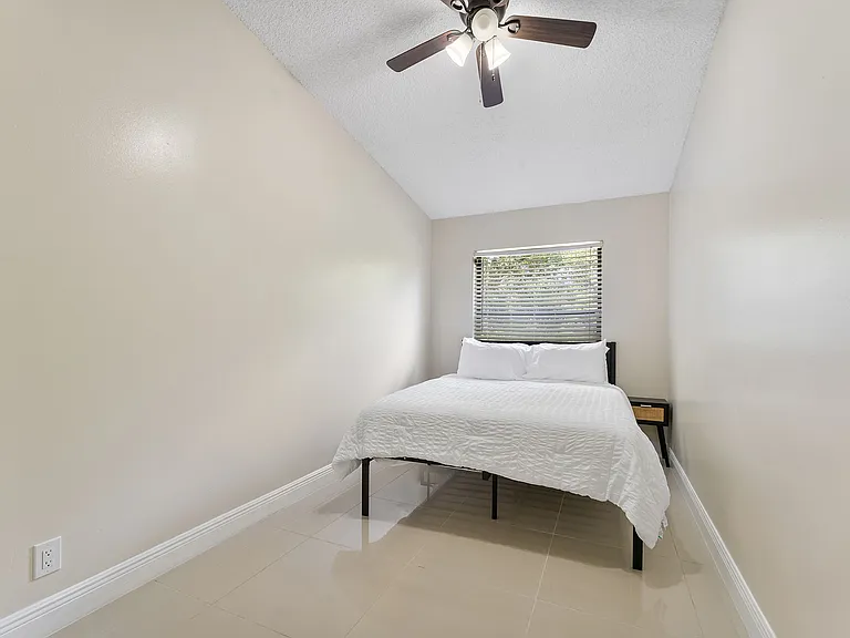 3648 NW 83rd Ln — Photo 8