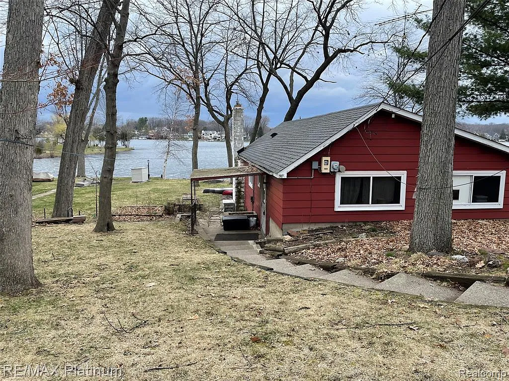 4100 Highcrest Dr photo 1
