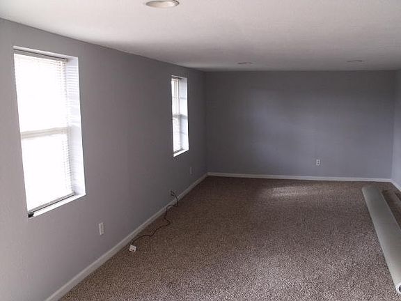 3rd image of 320 Warren St