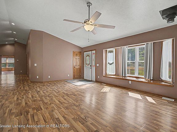 5th image of 3600 N Shaytown Rd