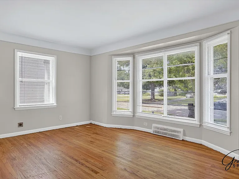 20410 Five Points St — Photo 3