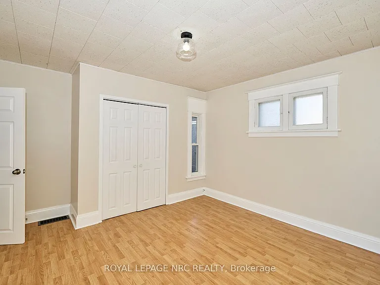 4592 6th Ave — Photo 15