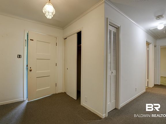 3rd image of 616 Hancock Rd