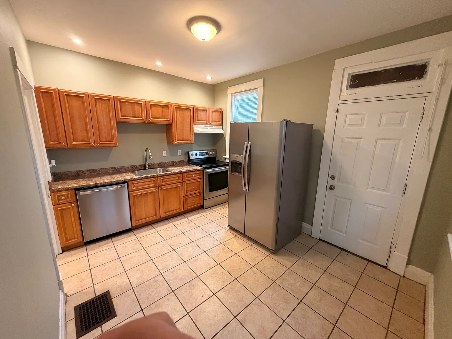 3 bed, 1500 sqft, $1,950 — Photo 3