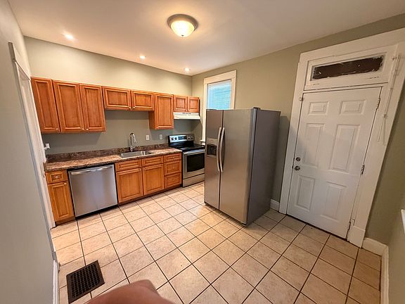 3rd image of 324 E 11th Ave