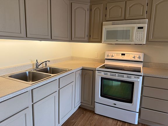 4th image of 1441 Mulberry St #2