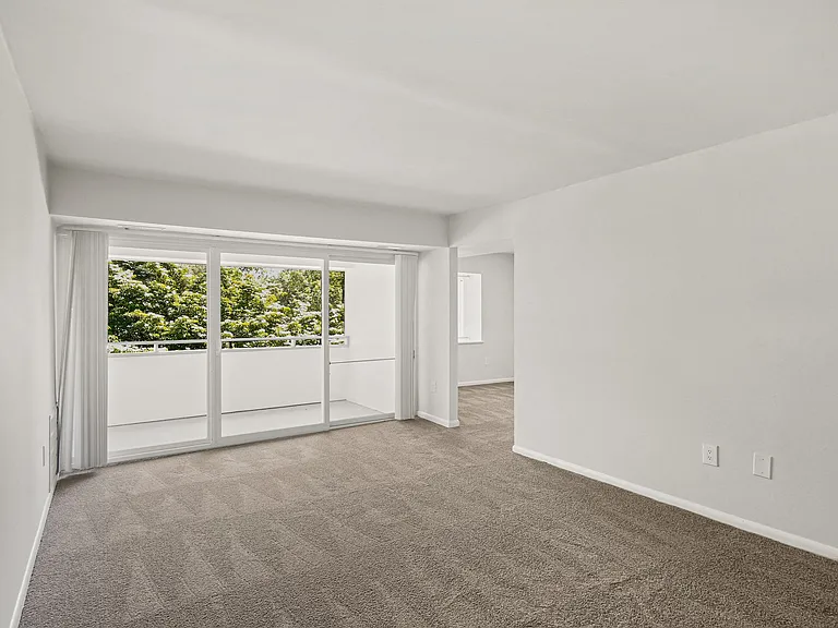 Fairway Apartments — Photo 7