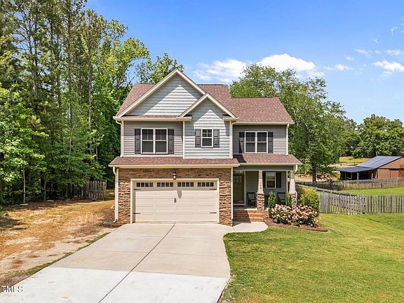 3rd image of 104 Anderson Park Dr